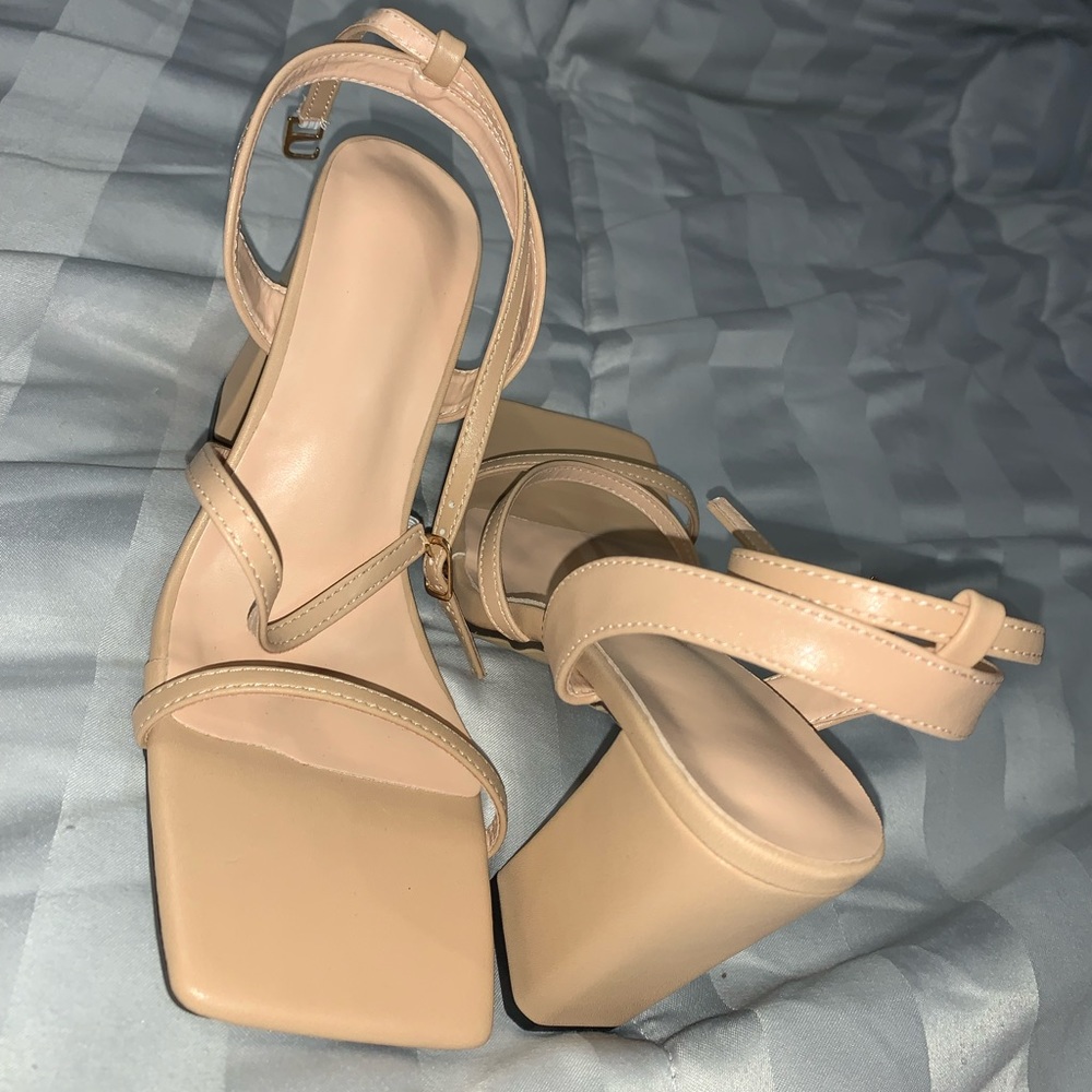 Size: 6.5 Color: Tan